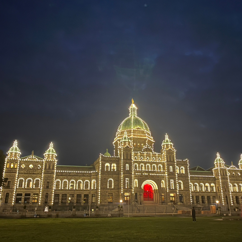維多利亞一日遊 加拿大國會大樓夜景